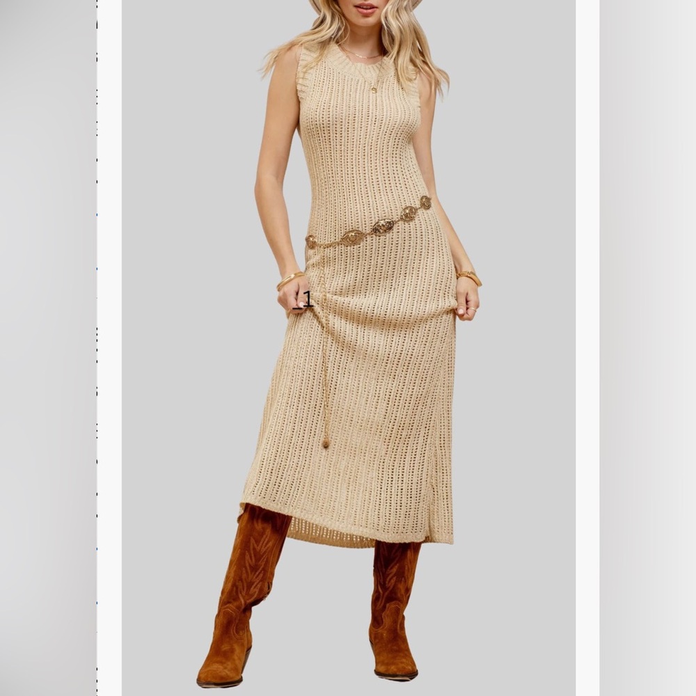 Blu Pepper Sleeveless Knit MIDI Dress
NWT. Size Small (2-4) in Natural